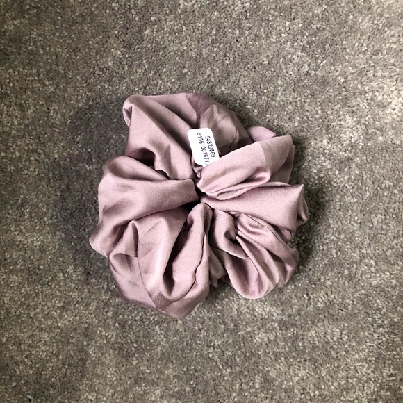 Free People Accessories - Free People super scrunchie